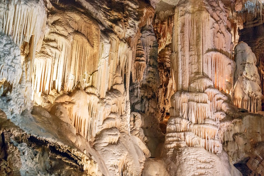Come explore Arkansas caves near Eureka Springs - War Eagle Cavern, Cosmic Cavern, and Onyx Cave