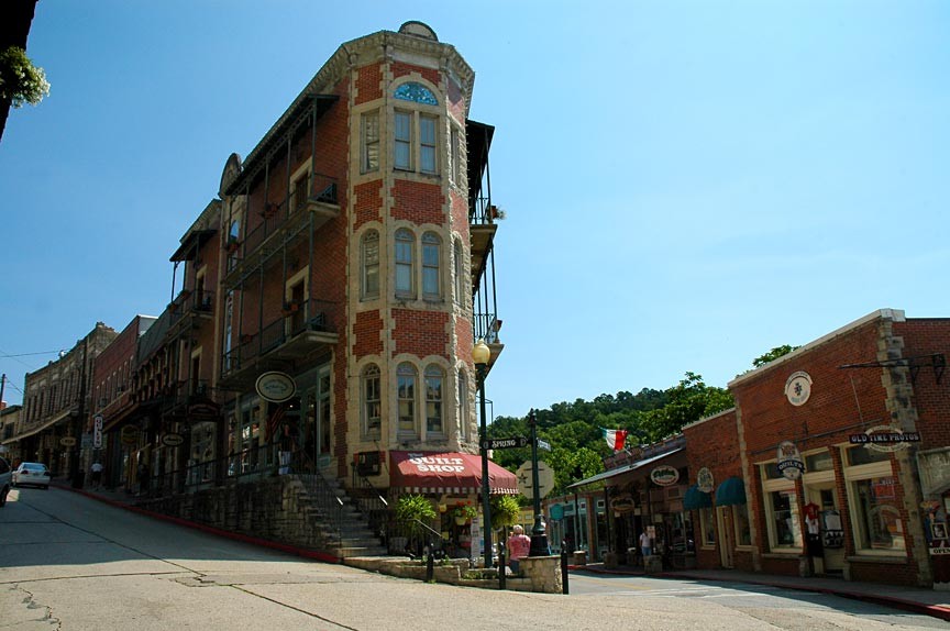 Downtown Eureka Springs Walking Tours! 5 Ojo