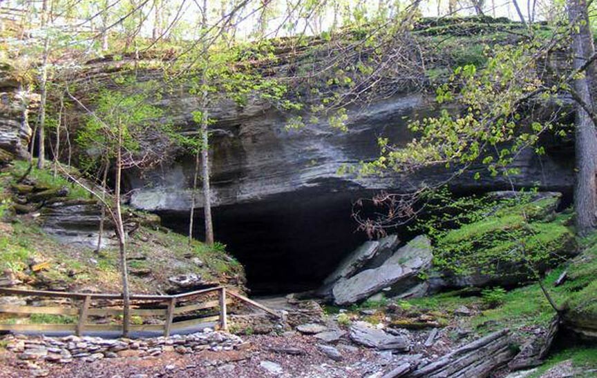 War Eagle Cavern entrance