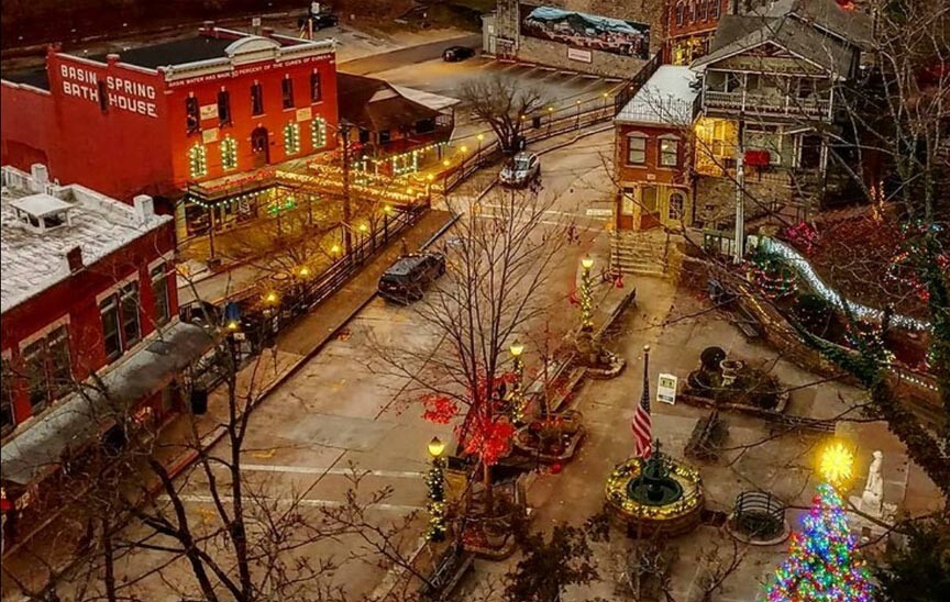 Eureka Springs Christmas Parade of Lights 2021 & More