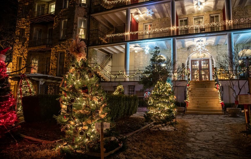 Eureka Springs Christmas Parade of Lights 2021 & More